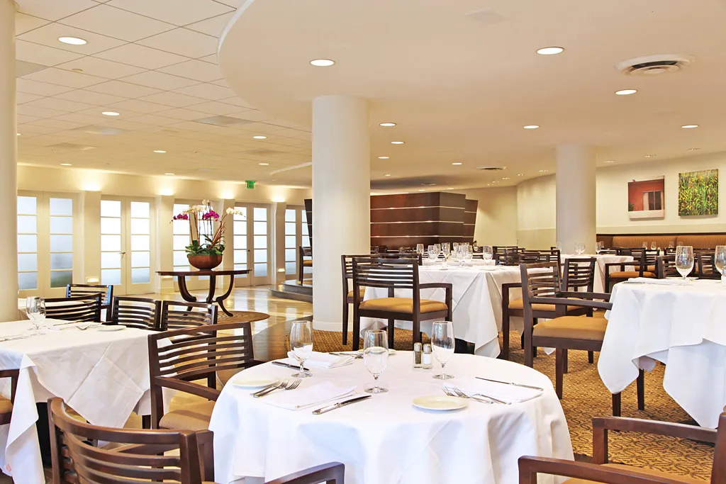 Commissary Fine Dining Room 02