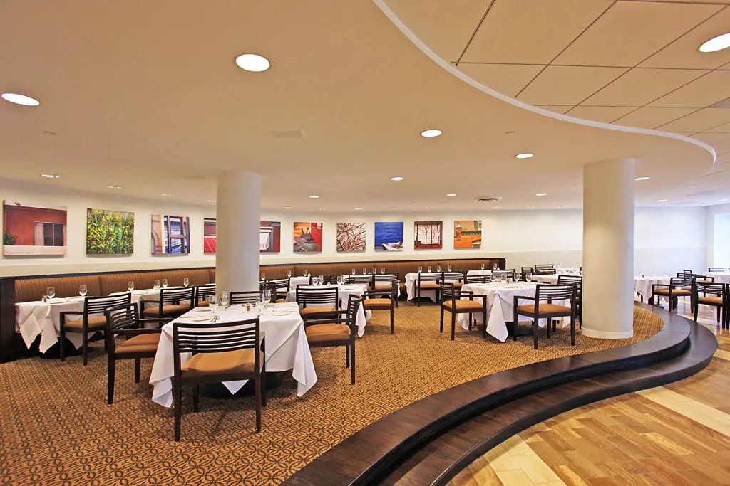 Commissary Fine Dining Room 05