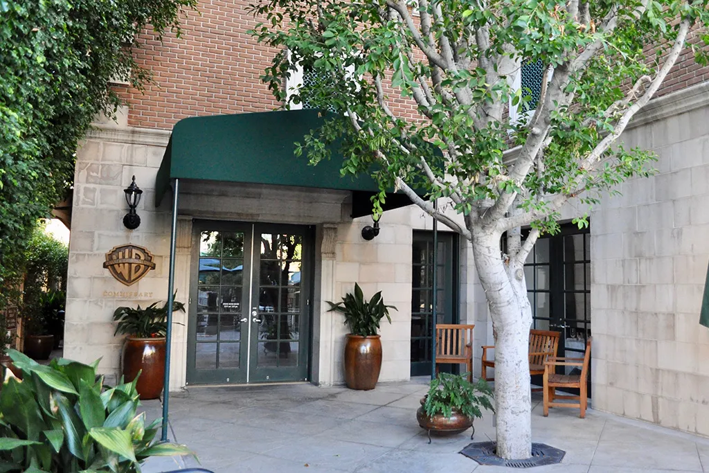 Commissary Fine Dining Room 06