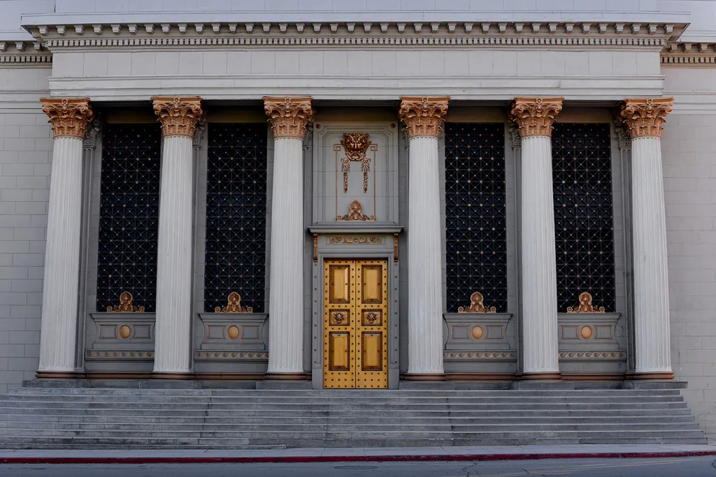 Embassy Courtyard 02