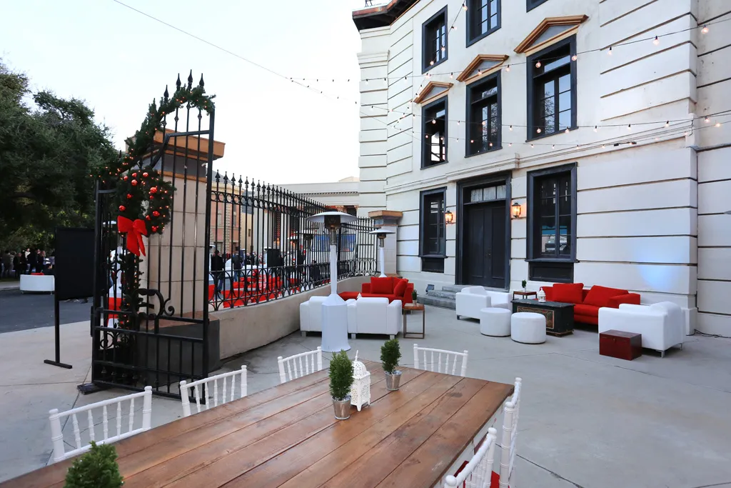 Embassy Courtyard 04